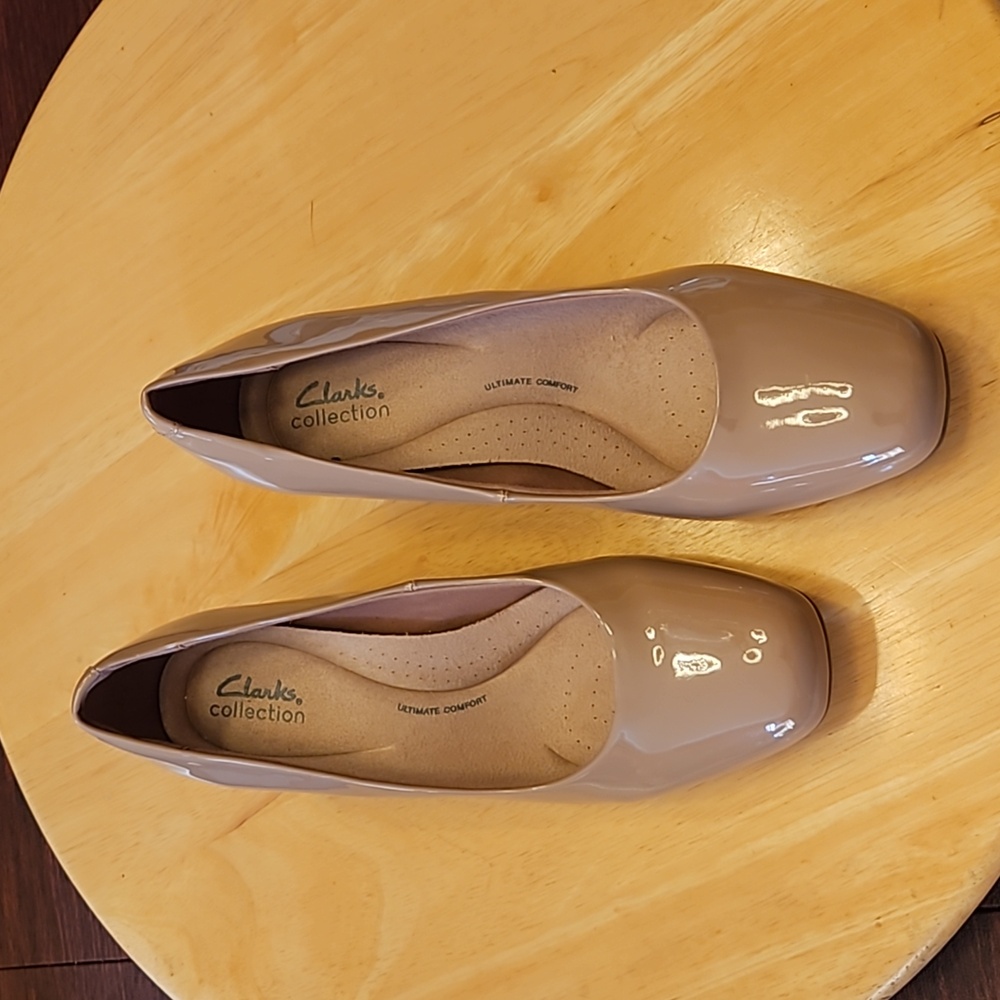 Clarks Collection Beige Heels size 9 WIDE